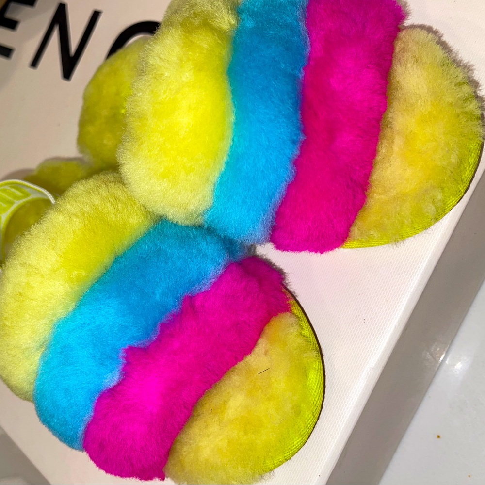 Kids Ugg slides